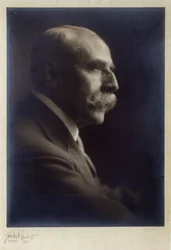 Portret van Edward Elgar, 1921